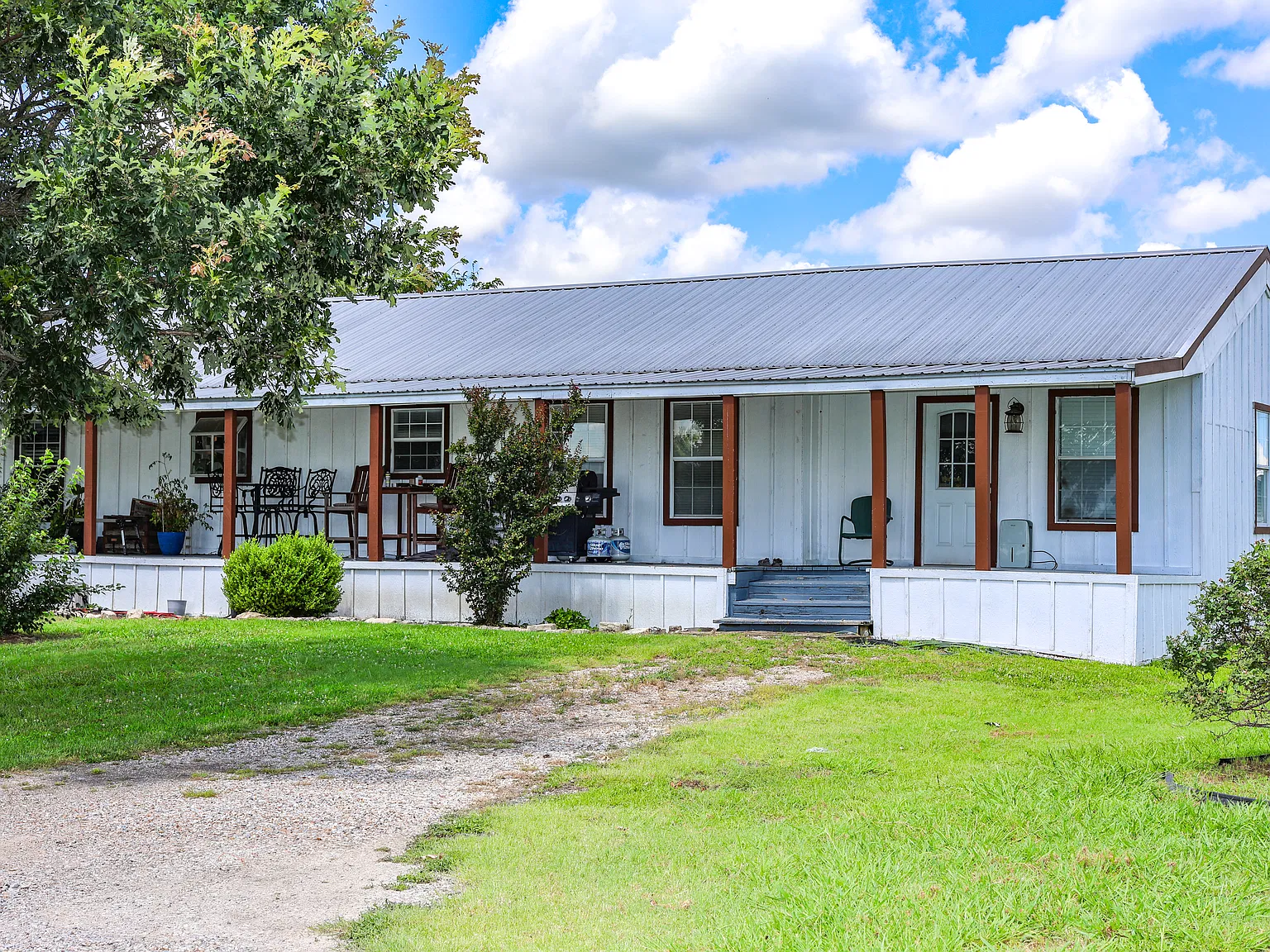 4 bed, 2520 sqft, $2,000 — Photo 1