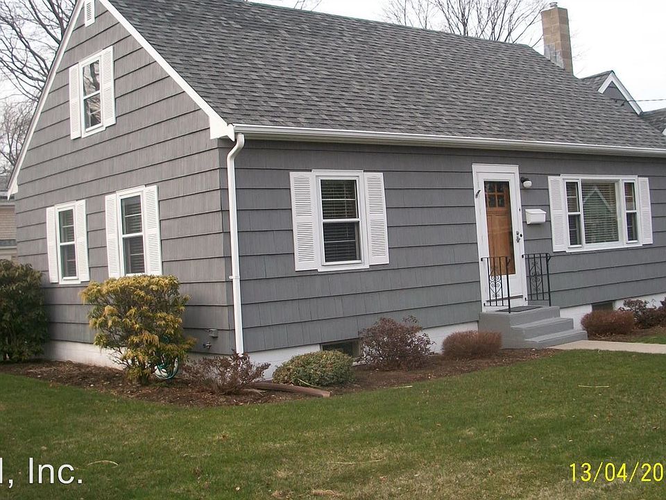 1st image of 4 Carlton Dr