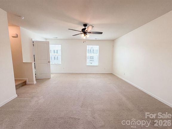 4th image of 923 Taybyn Rd