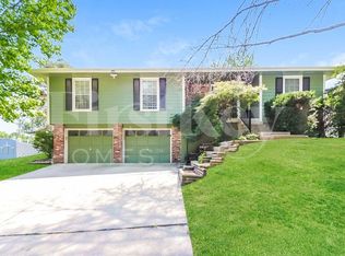 3300 NW Shannon Dr, Blue Springs, MO 64015
