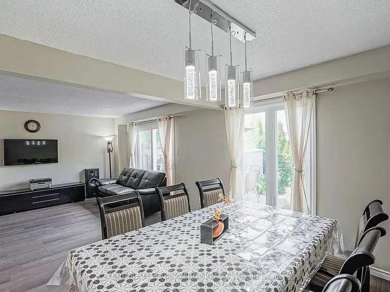 29 Junewood Cres #UPPER — Photo 11