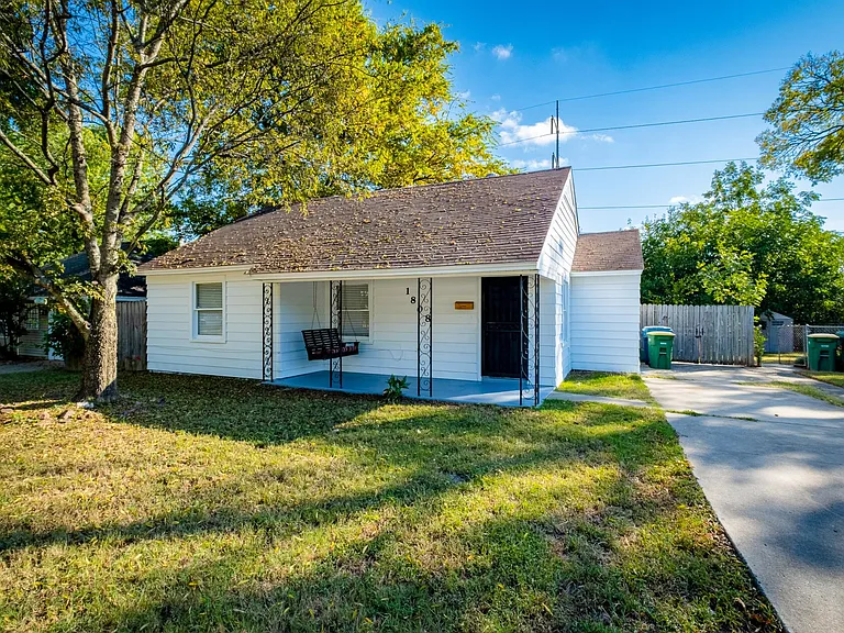 1808 Iris St — Photo 1