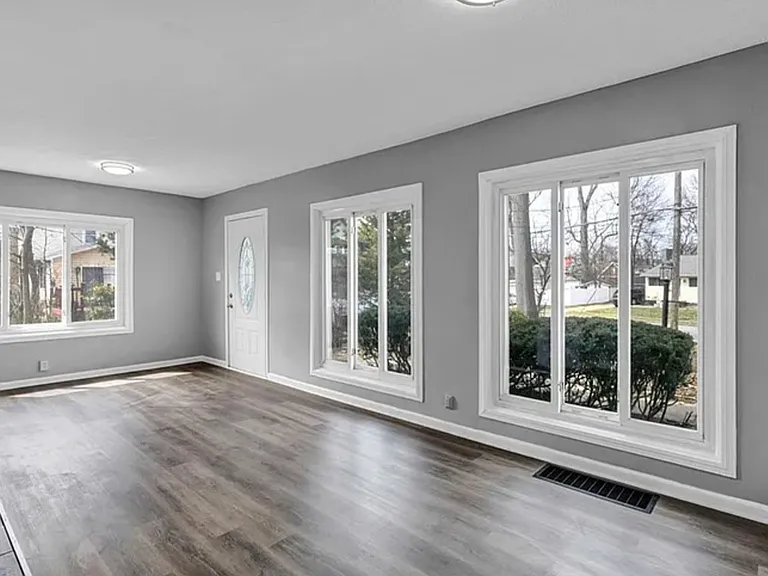 204 Grove Ave — Photo 2