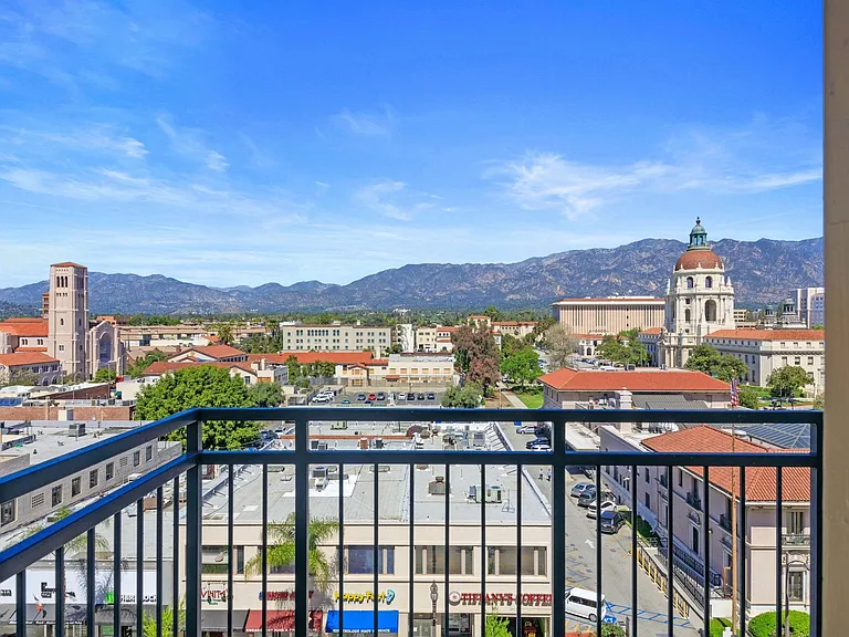 Amazing mountain views from your private balcony