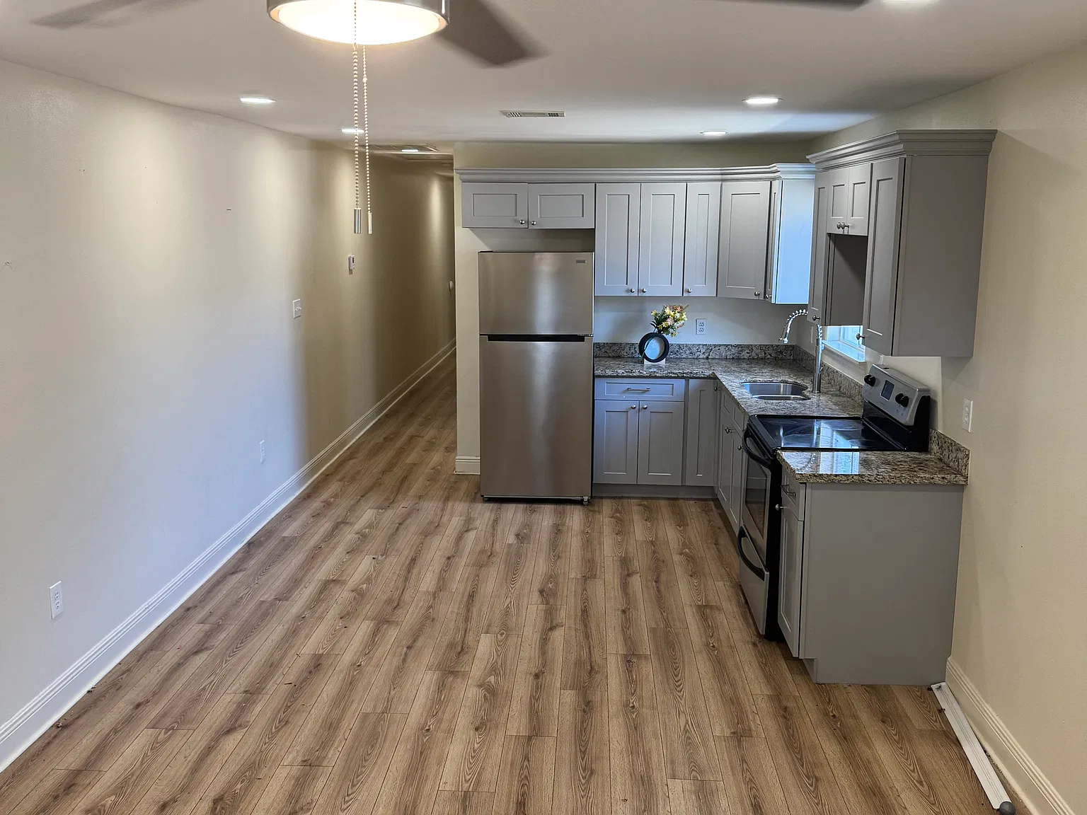 3 bed, 980 sqft, $1,595 — Photo 4
