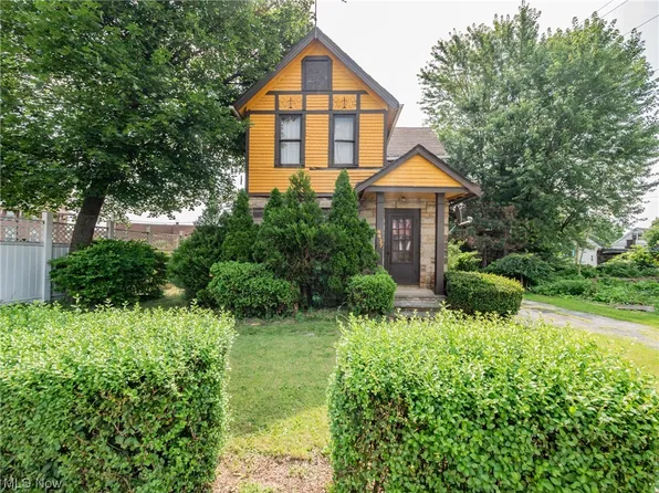 4437 Pearl Rd, Cleveland, OH 44109