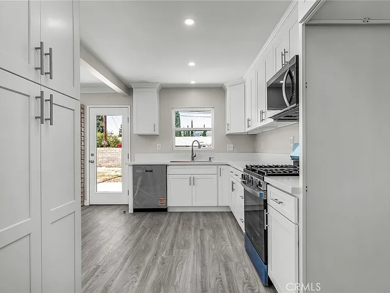 20431 Lassen St — Photo 5