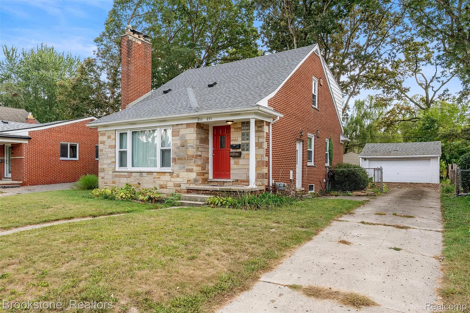 853 Leroy St photo 1
