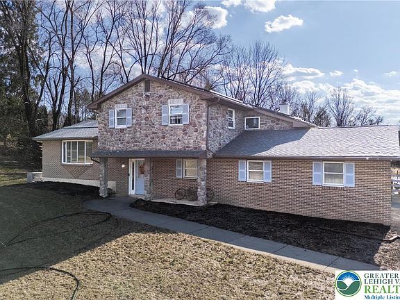 2nd image of 120 Royal Manor Rd