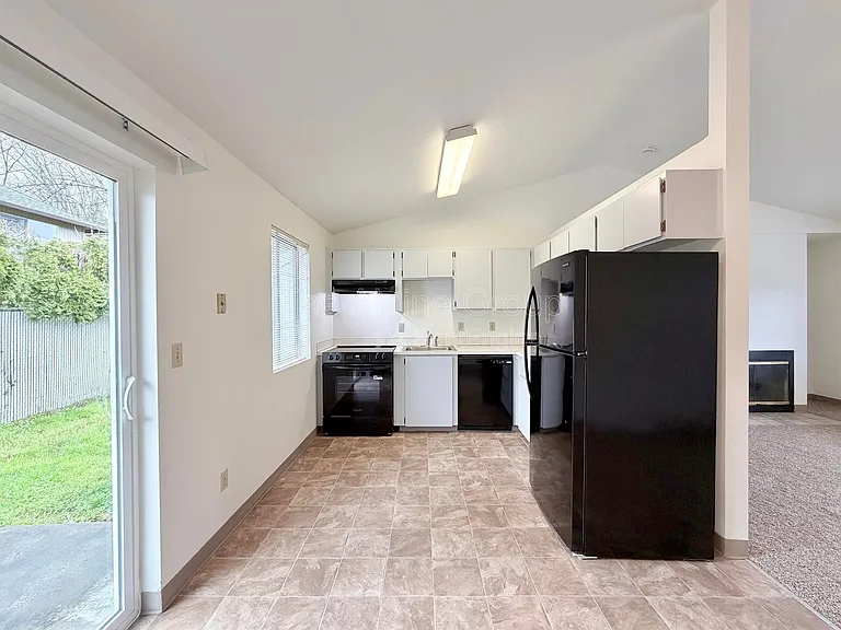 8991 SW Herb Way — Photo 5