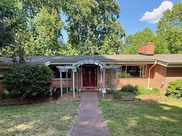 451 Hawthorne Dr, Danville, VA 24541