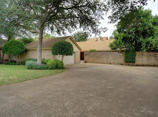 48 Legend Rd, Benbrook, TX 76132