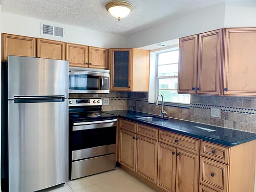 130 Sheffield St E #F Photo 1