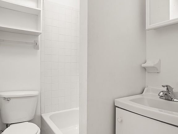 5th image of 211 E 10th St #G/e