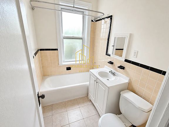 5th image of 129 Schofield St #77
