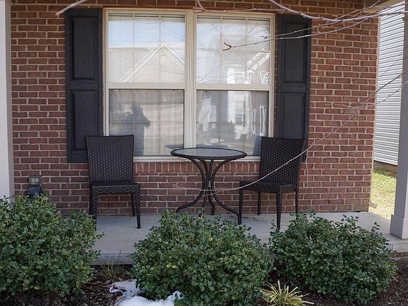 4th image of 692 Estrella Dr