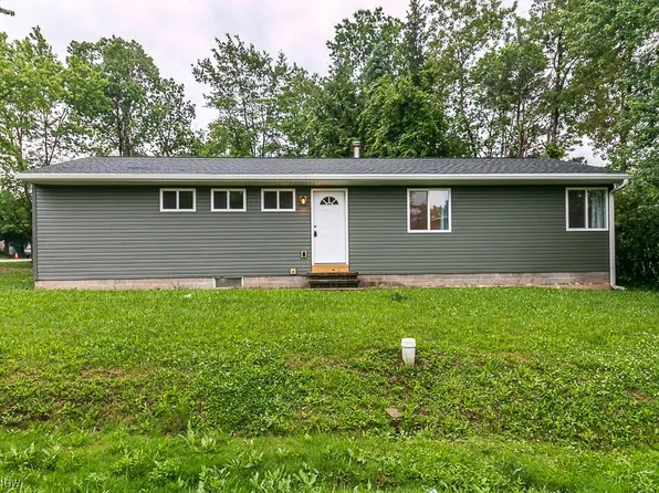 7125 Woodland Ave, Chagrin Falls, OH 44023