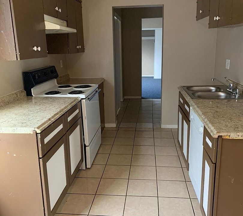 1st image of 2565 Lynnwood St APT 2