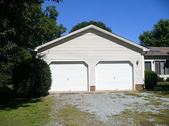3rd image of 2076 Alexander Dr