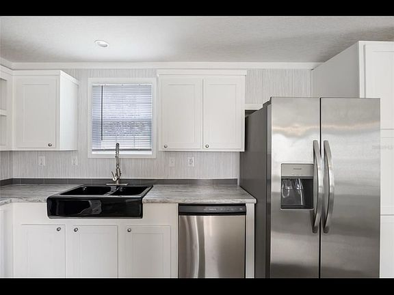 5th image of 1423 Venetia St