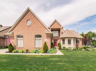 890 Woodside Dr, Oxford, MI 48371