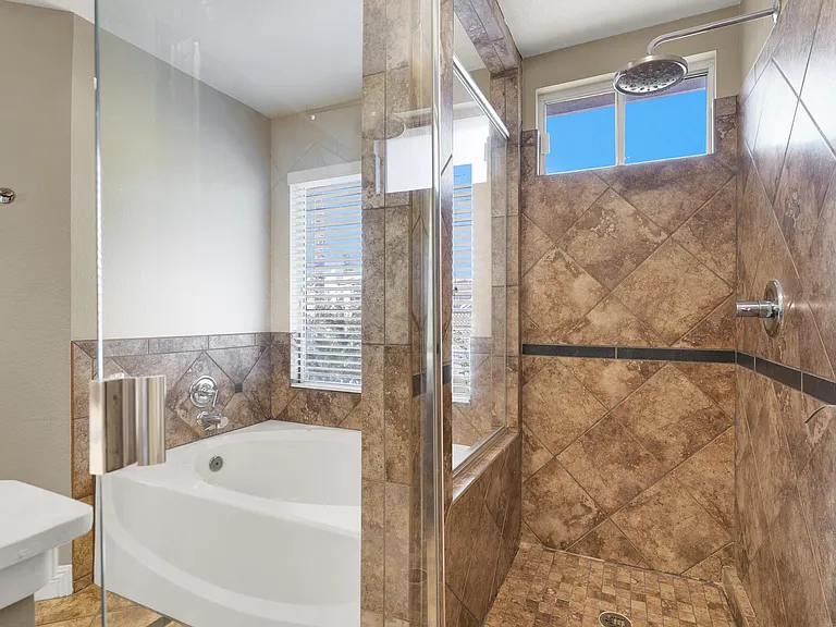 133 Serenade Ct — Photo 24