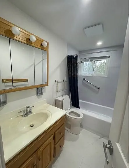 109 Antrim Cres — Photo 4
