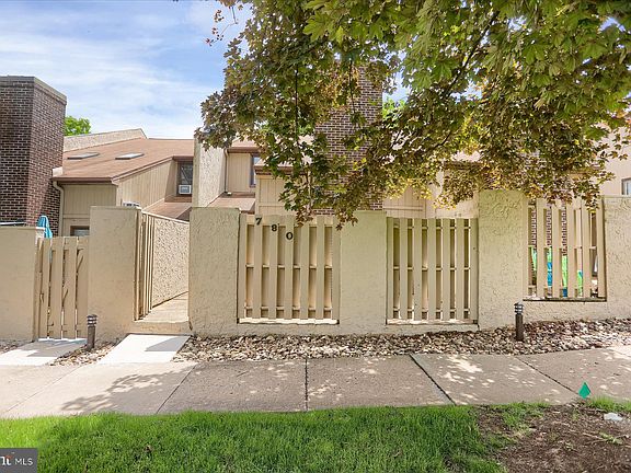 5th image of 780 W Aaron Dr