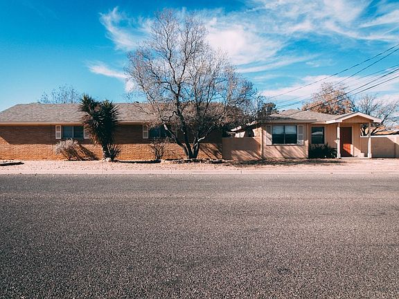 2nd image of 1400 Tanglewood Ln