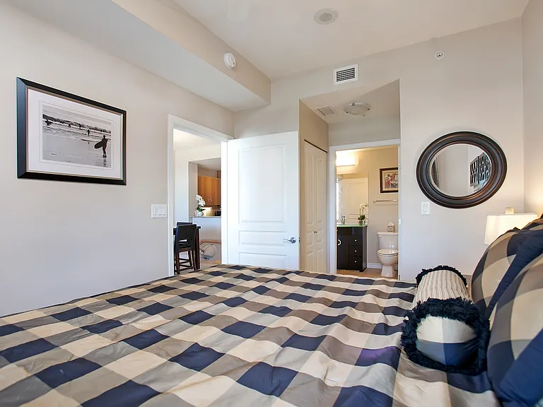 300 W Beech St #1807 — Photo 7