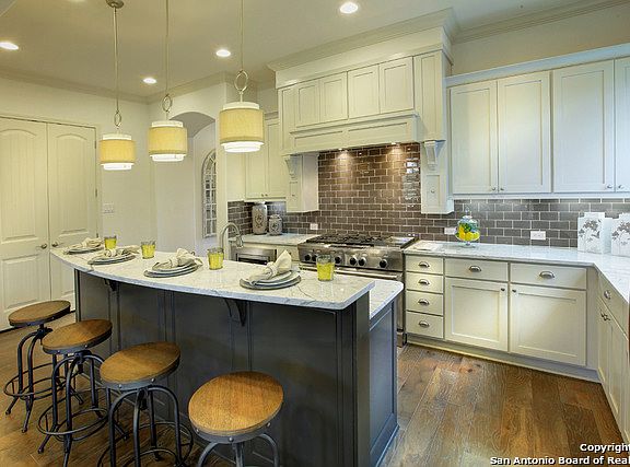 3rd image of 4503 Amorosa Way