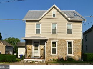 31 S 2nd St, Womelsdorf, PA 19567