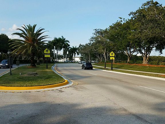 5th image of 262 Conservation Dr