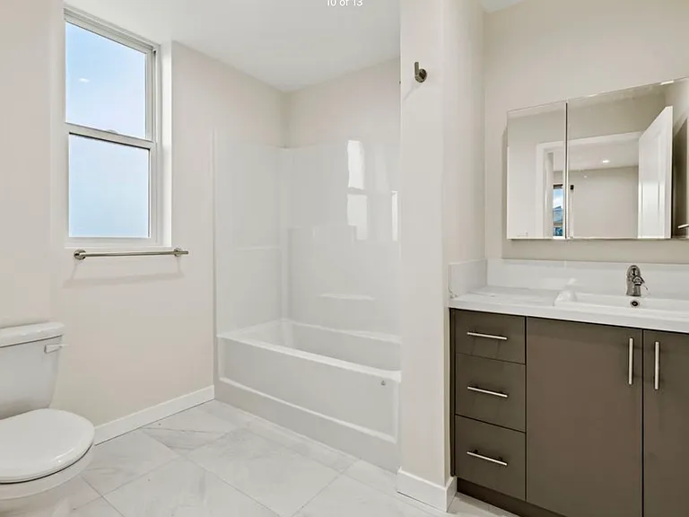540 Oak St #104 — Photo 10
