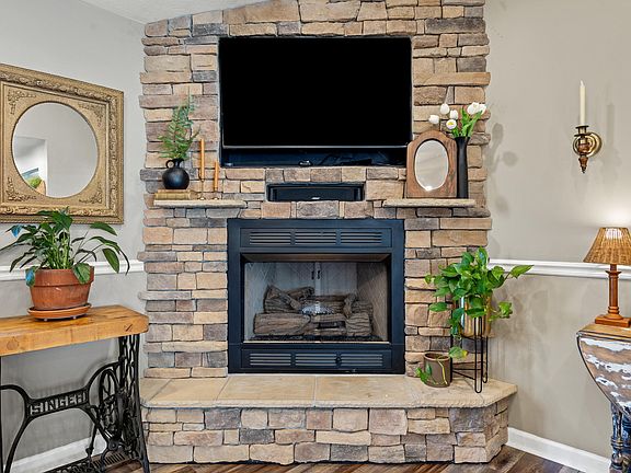 5th image of 606 Cherry Trace Dr