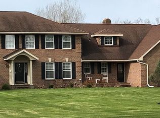 2004 Ledgeview Rd, De Pere, WI 54115