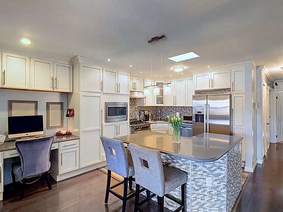Custom eat in kitchen/office