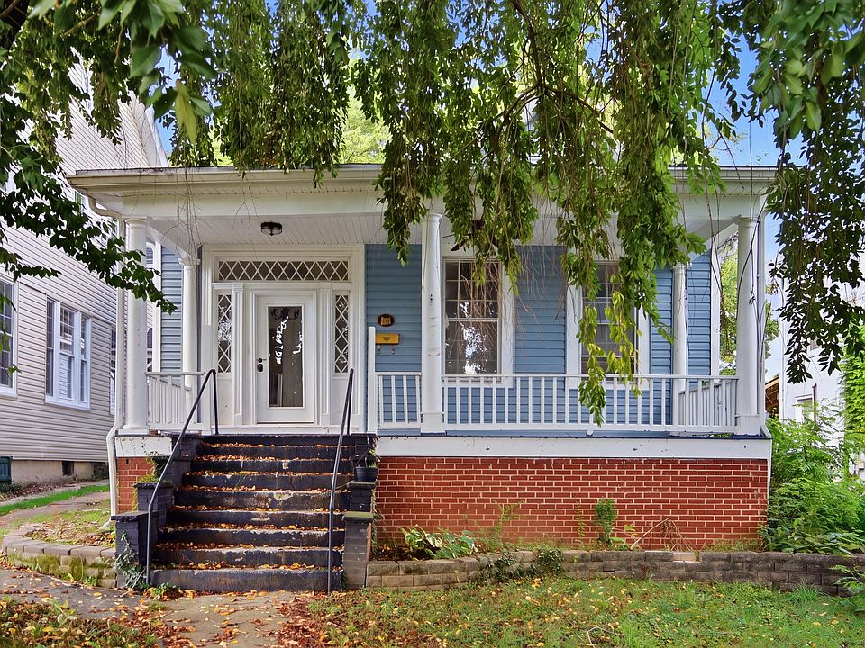 1st image of 215 W Main St