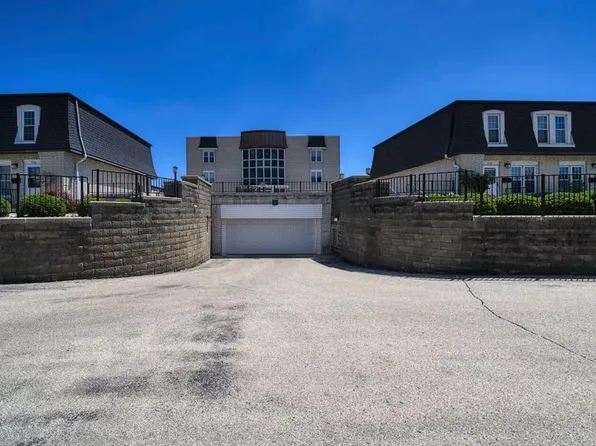 9500 N Green Bay ROAD #105, Brown Deer, WI 53209