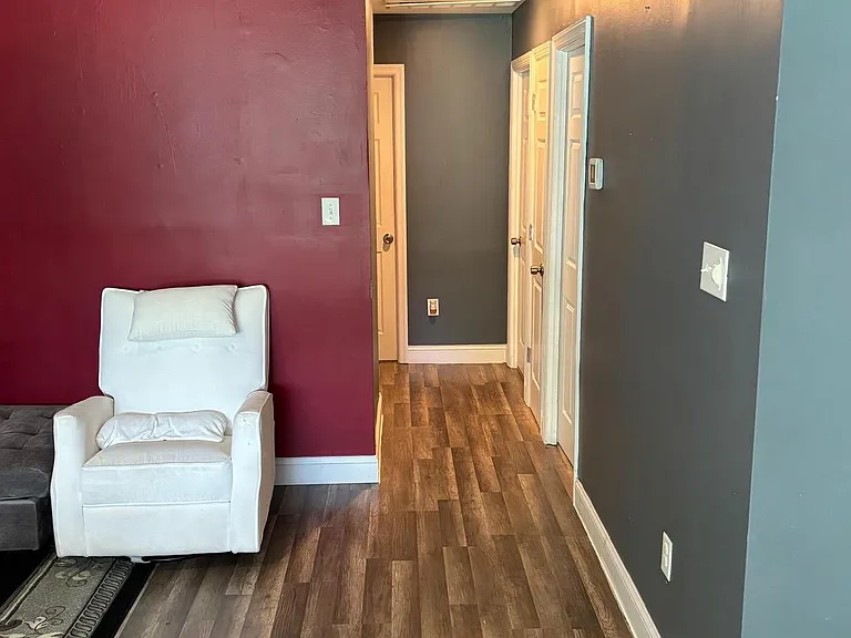 4 Patricia Ln — Photo 10