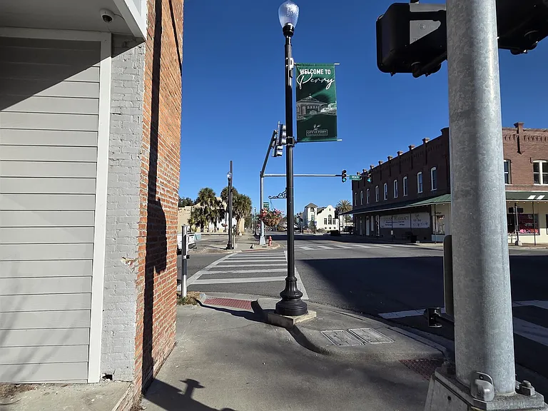 131 N Jefferson St — Photo 11