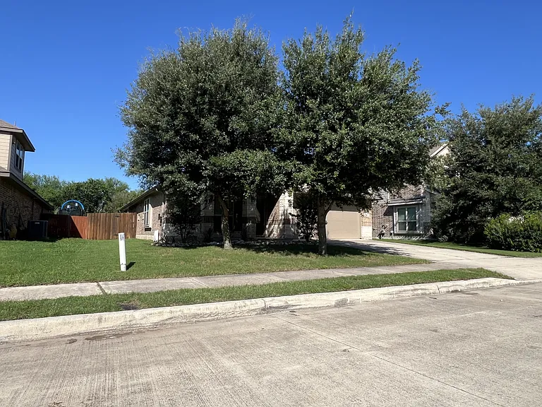 10419 Monicas Crk — Photo 2