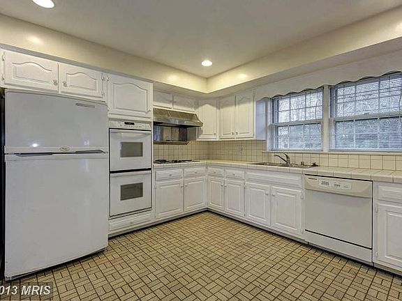 5th image of 6213 Loch Raven Dr