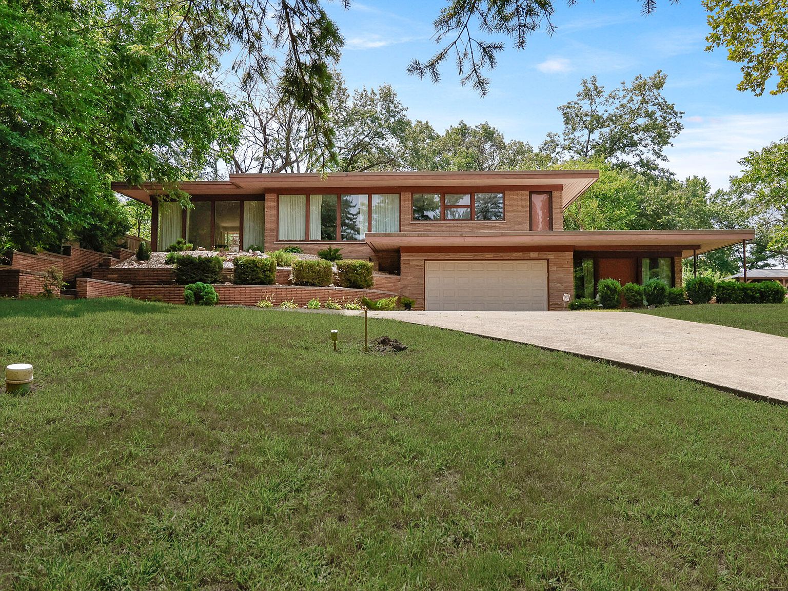 1429 W Lincoln Hwy, Schererville, IN 46375 | MLS #826154 | Zillow