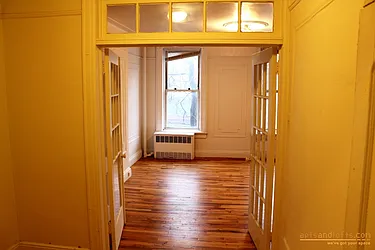 Rented by aptsandlofts.com