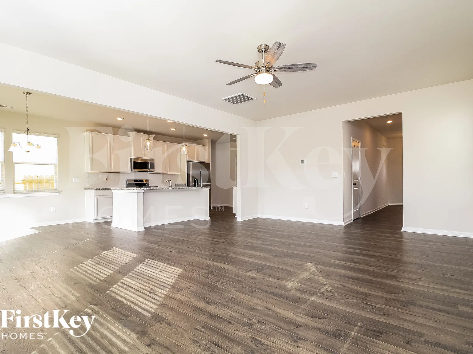 3 bed, 2.5 bath, 2250 sqft, $1,990 — Photo 3