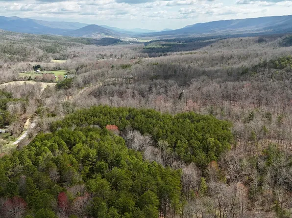 2276 Johns Creek Rd #4, New Castle, VA 24127