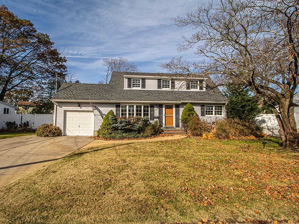 1st image of 38 Surrey Ln