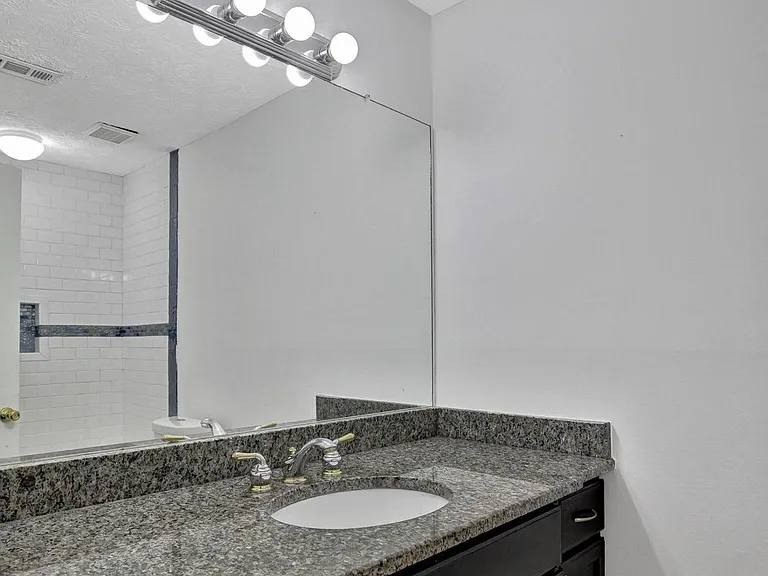 109 Boxwood Ct — Photo 13