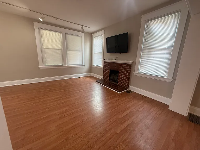 1013 Delta Ave — Photo 7